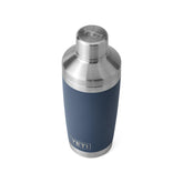 Rambler coctelera 20oz de YETI mantiene bebidas frías desde el primer sorbo.