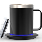 Taza autorecalentante YIMUBREEZ en escritorio mantiene bebidas calientes.