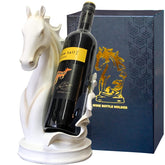 Portabotellas YINGAVERSAI con caballo en mesa, añade elegancia al comedor.