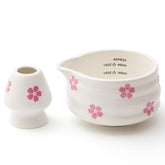 YumiPLUS tazón matcha Sakura 16.5oz con borde, ideal para batir y servir bebidas.