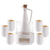 Botella de sake ZENS con relieve para un ritual refinado.
