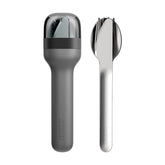 ZOKU juego de cubiertos portátil gris carbón para comer sobre la marcha.