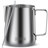 Jarro Zroden 20 onzas en primer plano, ideal para espumar leche en casa.