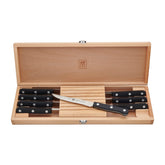 Cuchillos ZWILLING Twin Gourmet Classic dentro de una caja de madera para presentación elegante