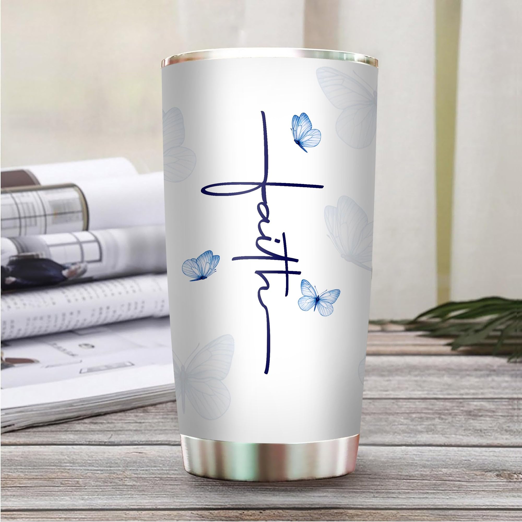 2IMT tumbler con diseño de mariposas, ideal para regalar y acompañarte.