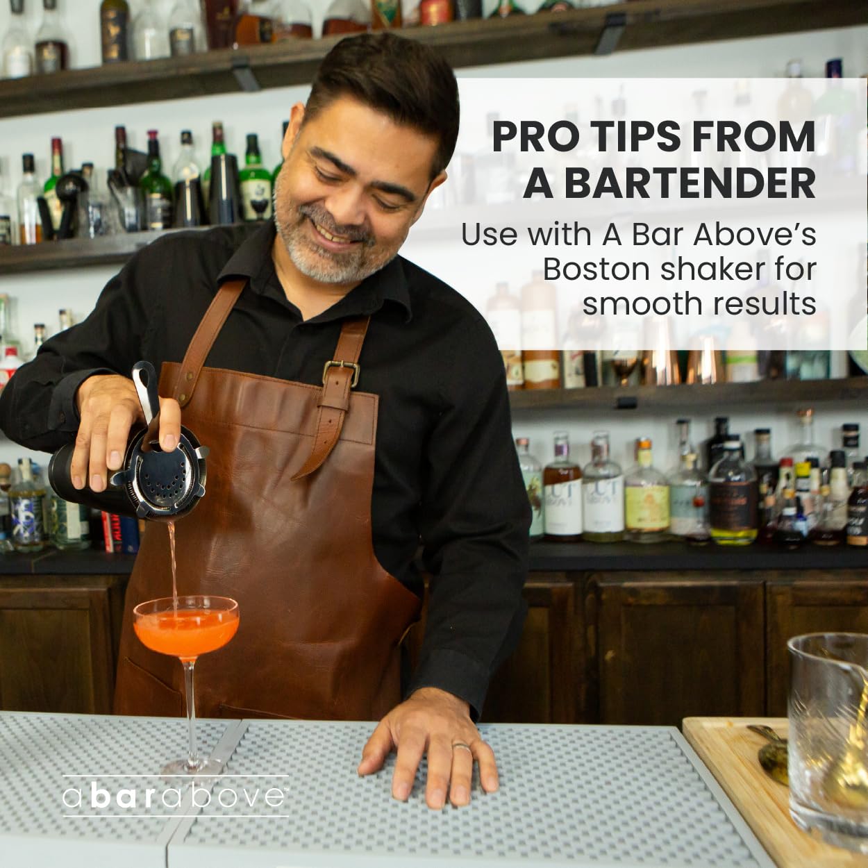 Mango ergonómico de A Bar Above, agarre cómodo para preparar cocteles.