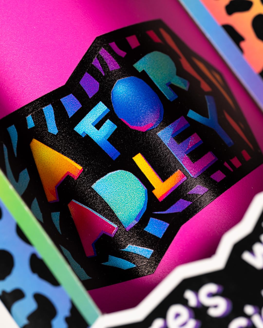 Caja de regalo arcoíris neón de A FOR ADLEY
