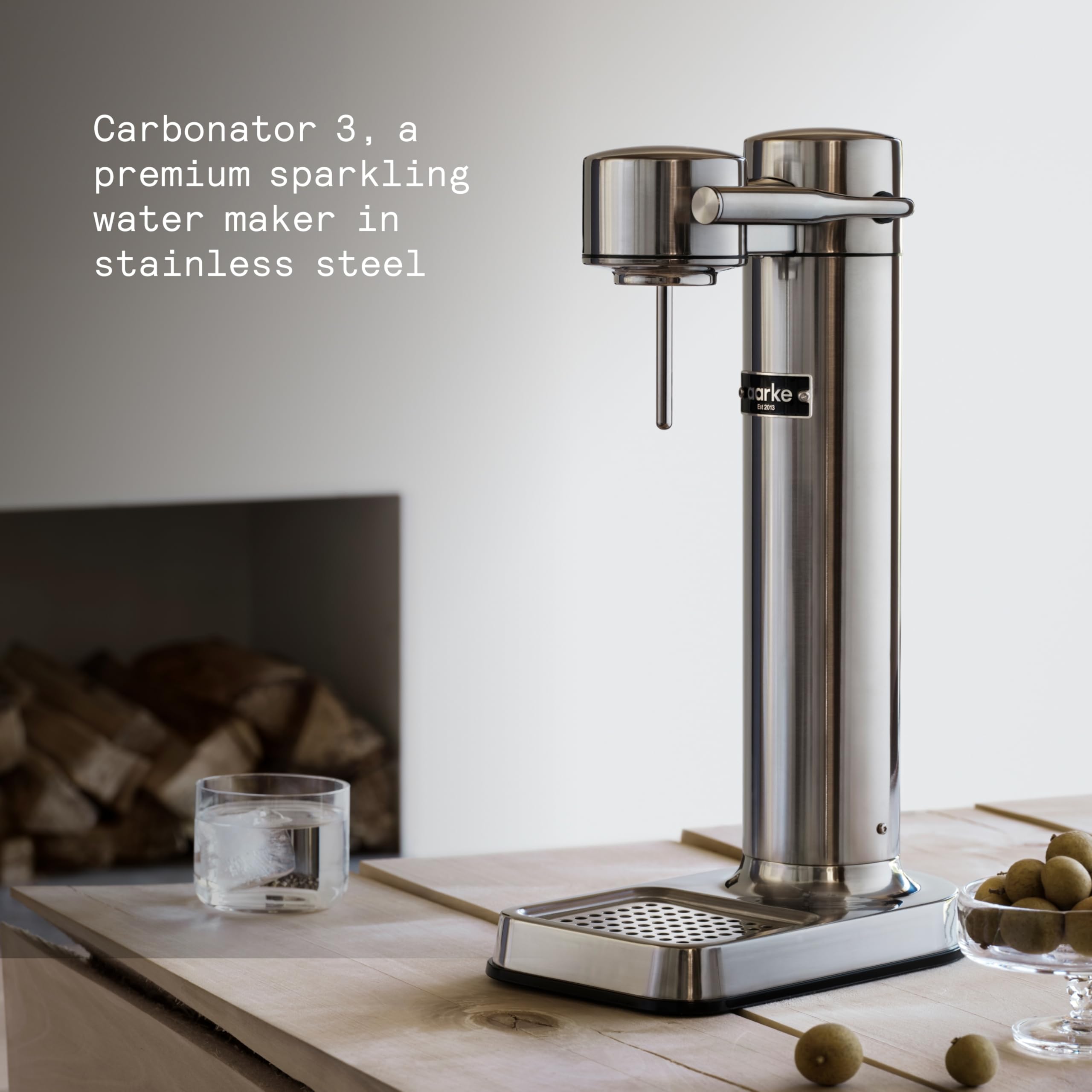 Diseno minimalista del Aarke Carbonator III para cocinas modernas