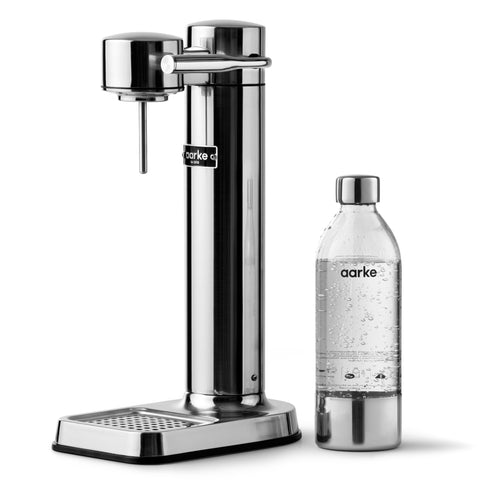 Aarke Carbonator III frontal con botella PET para agua con gas en casa