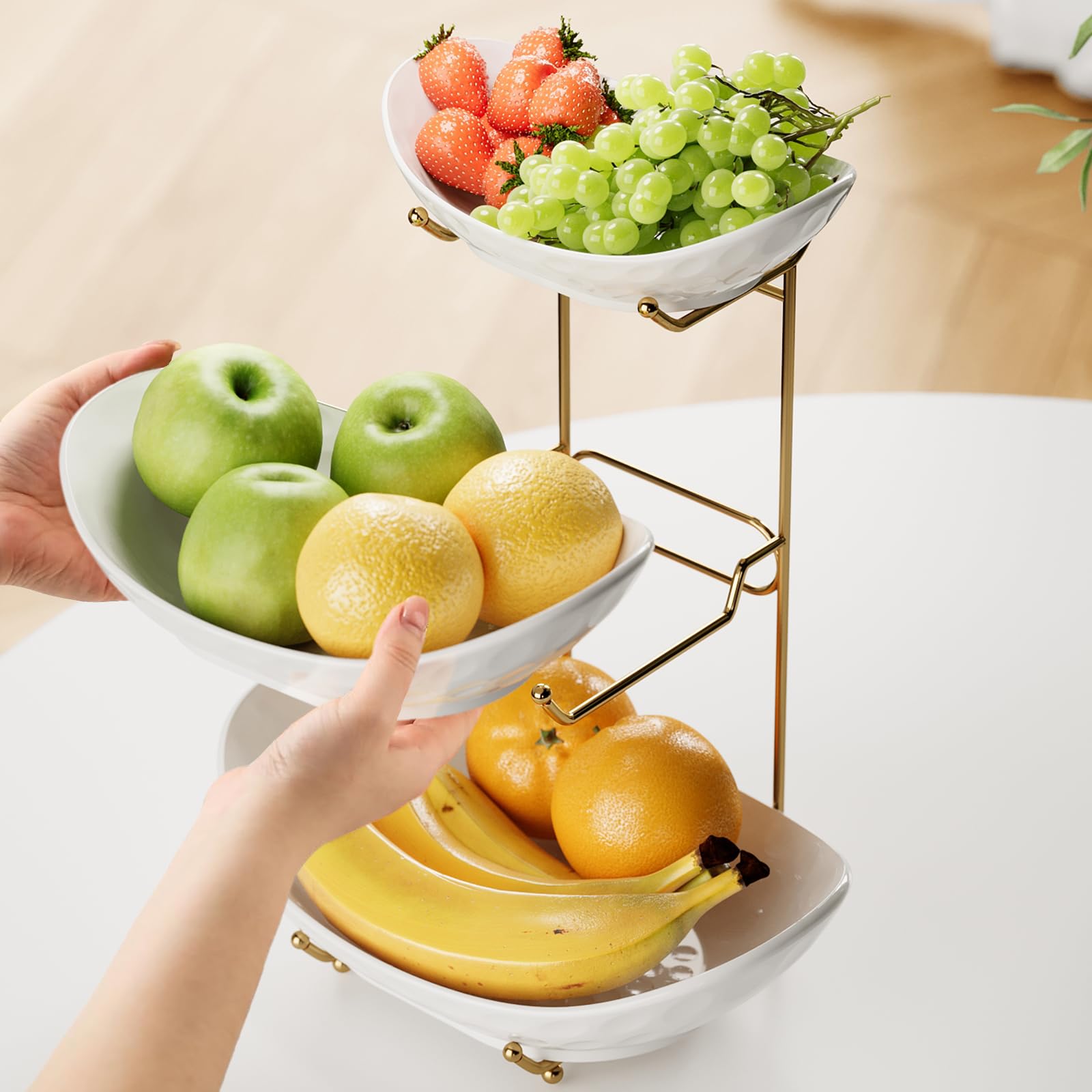 Acliys frutero cerámico con base metálica aporta estabilidad.