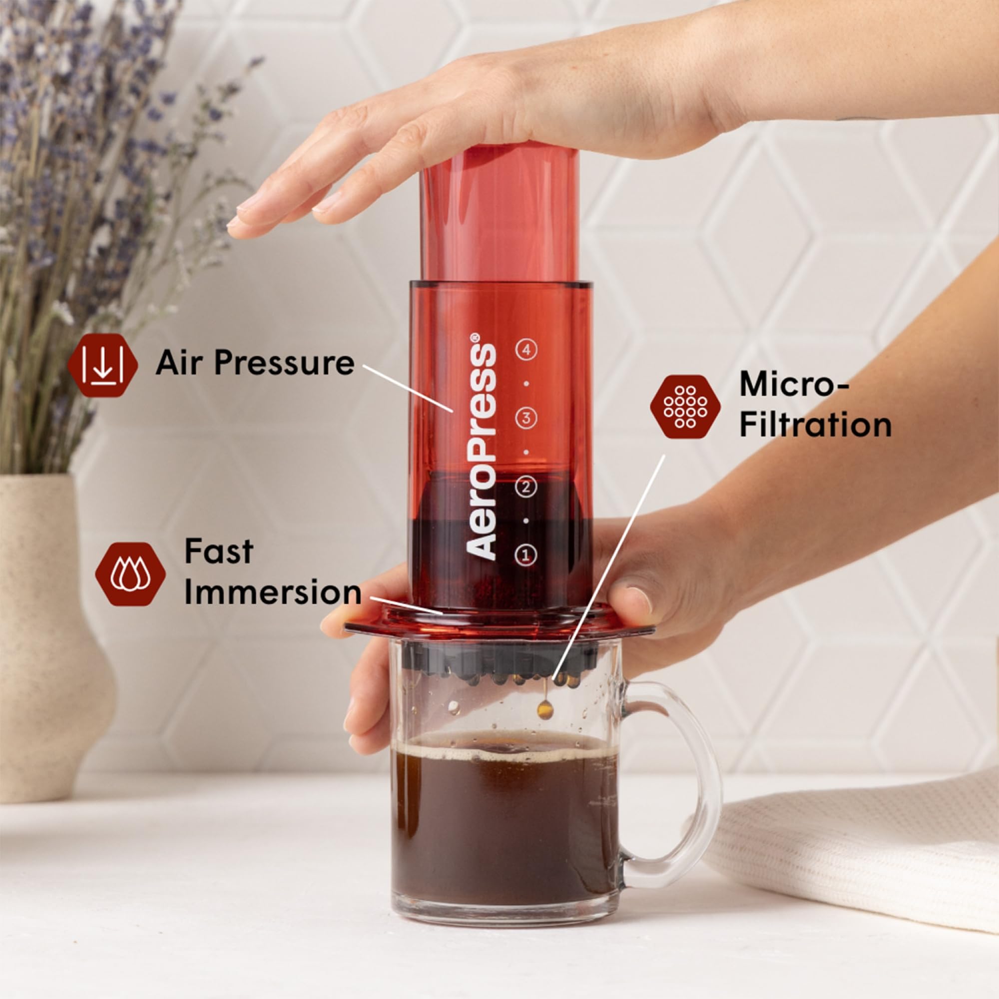 AeroPress 3 en 1 destaca tecnología versátil para espresso, vertido y prensa.