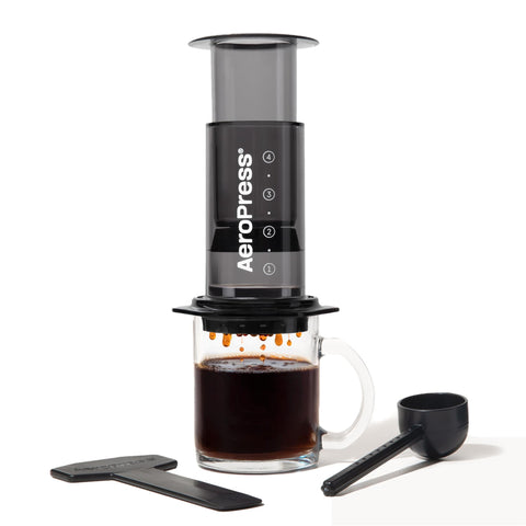 AeroPress Clear Black: vista clara del proceso para un control preciso de la extracción.
