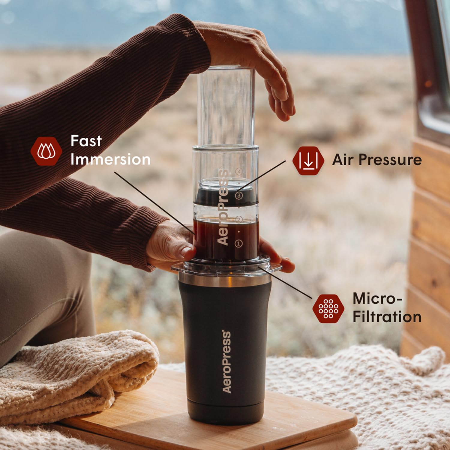 AeroPress Go Plus vaso-doble-pared-inox, mantiene café caliente fuera de casa.