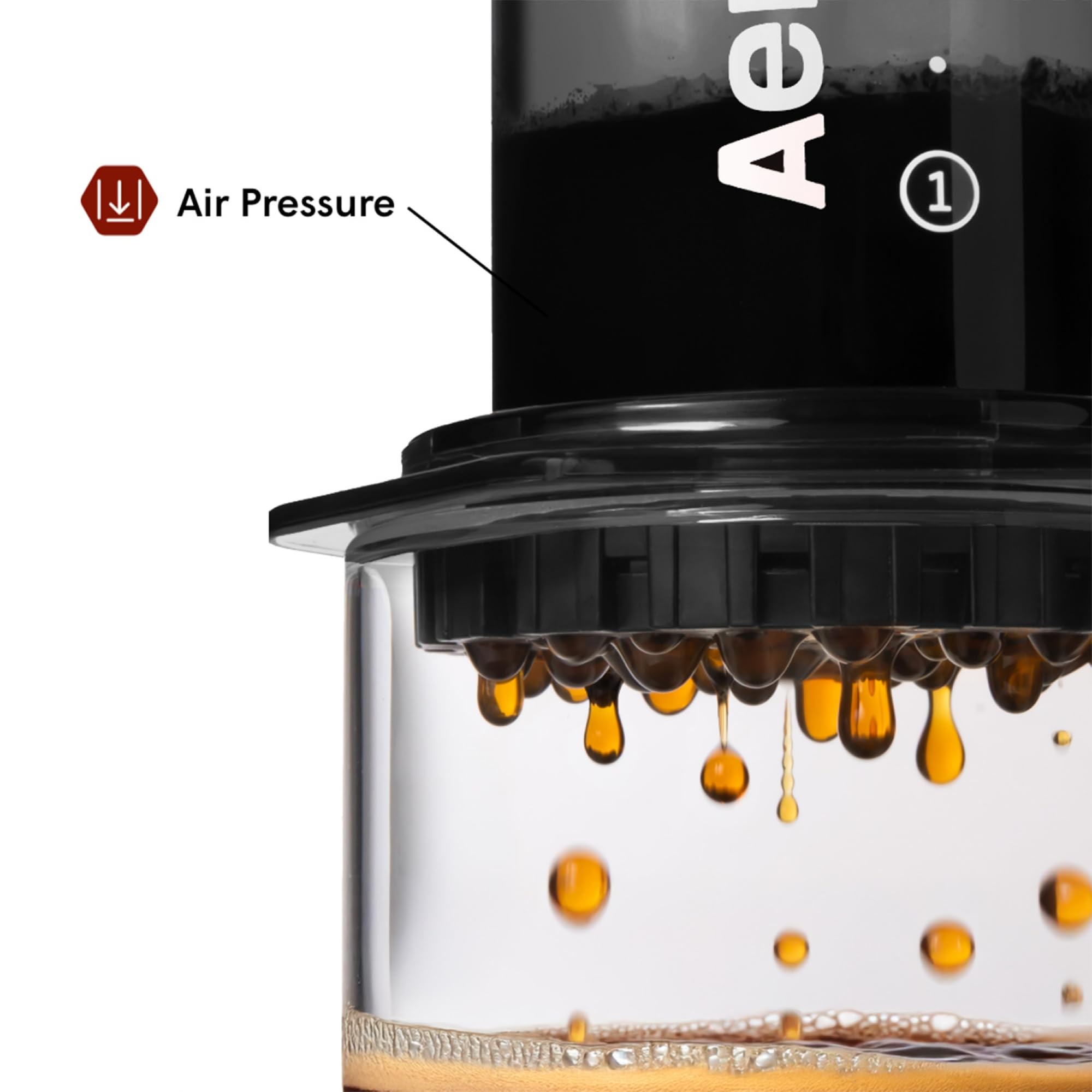 AeroPress Clear Black: diseño portátil y ligero, perfecto para viajes y camping.