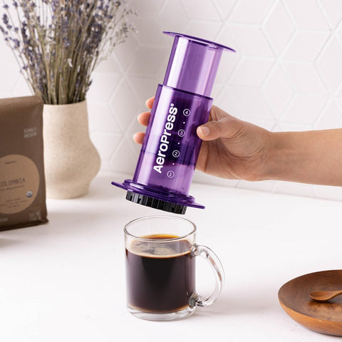 AeroPress estilo espresso y vertido: versatilidad para casa o camping.