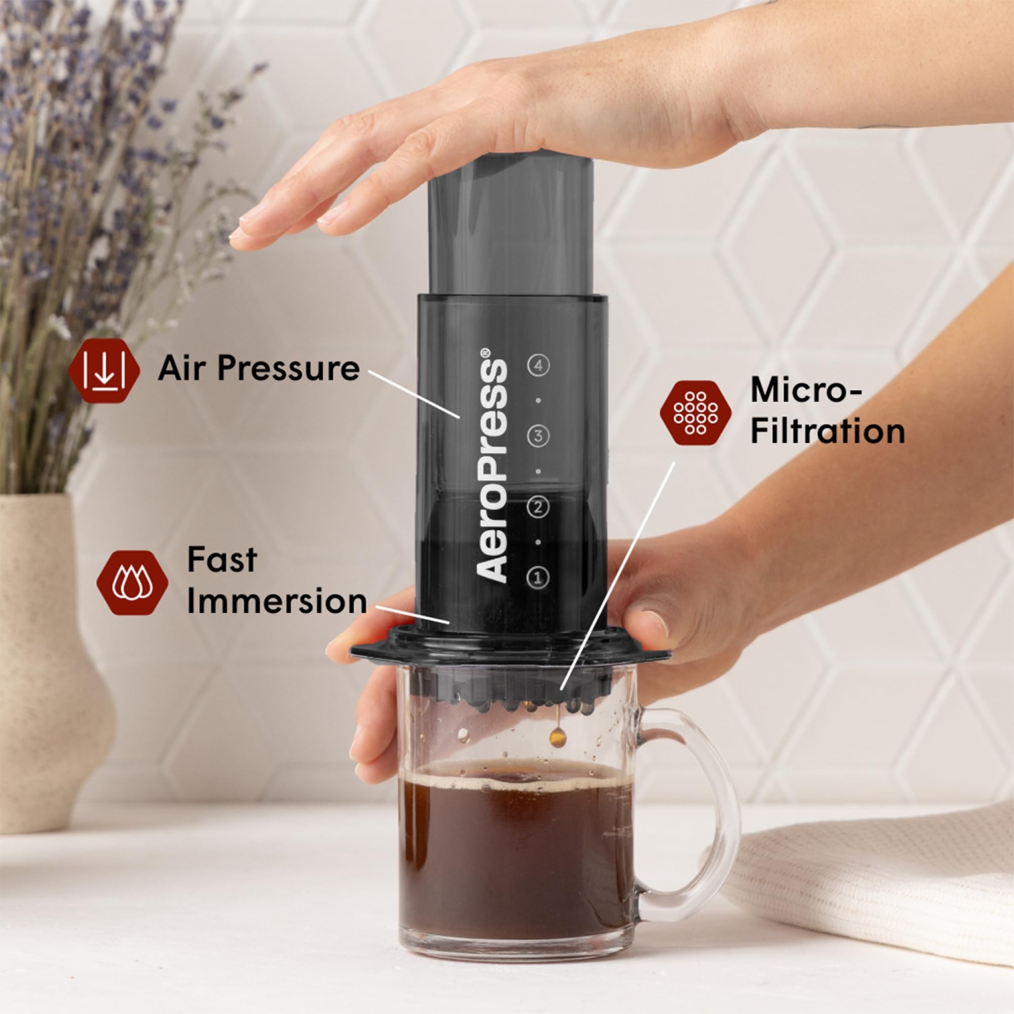 AeroPress Clear Black: demostración de su tecnología 3 en 1 para un aroma equilibrado.
