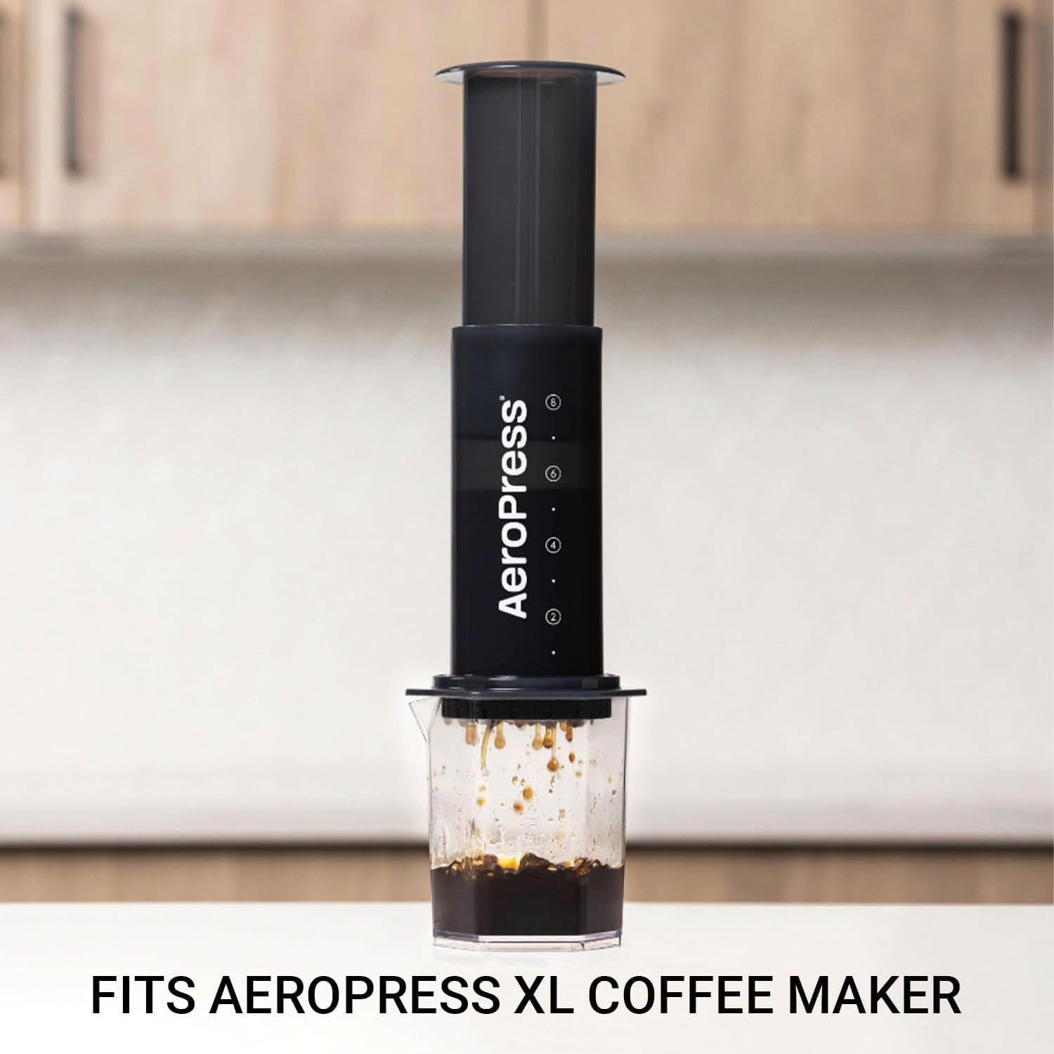 AeroPress XL: taza-cafe-claro tras filtración micro.