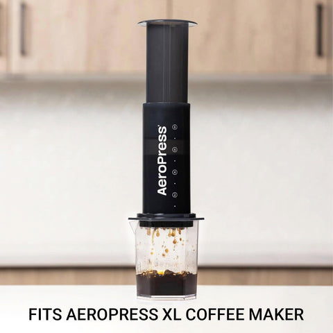 AeroPress XL: taza-cafe-claro tras filtración micro.