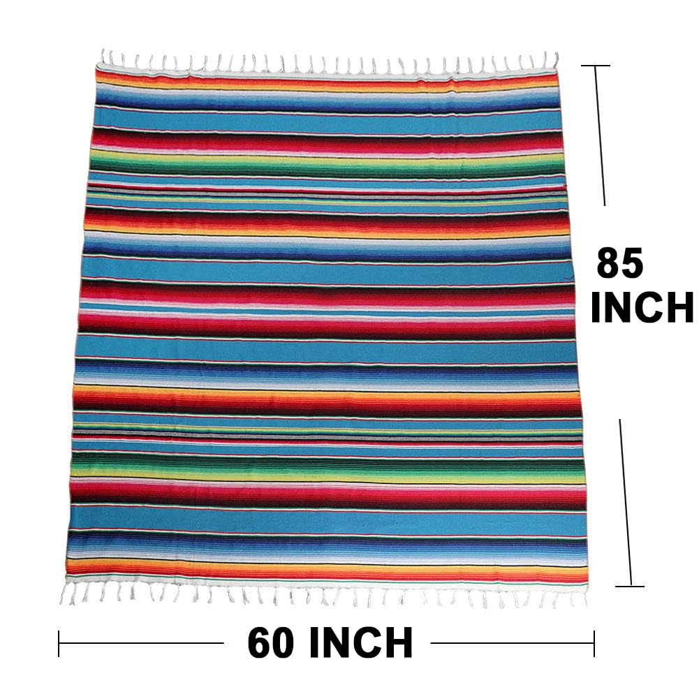 Diseño rayado colorido AerWo crea ambiente vibrante en la mesa.