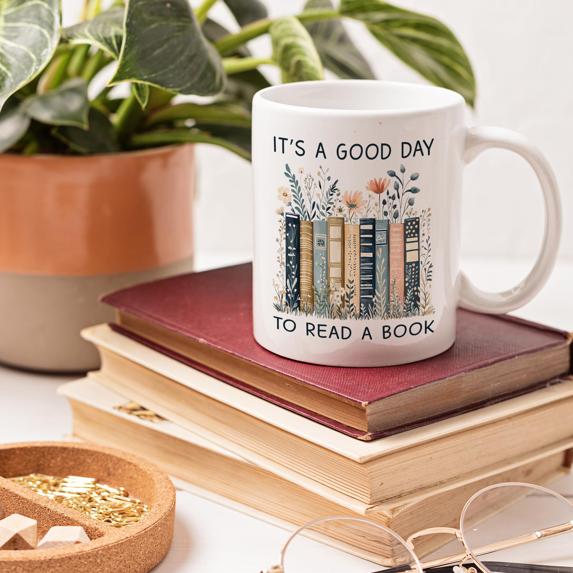 Affordali Taza cafe libros en estanteria, ideal para lectura en casa