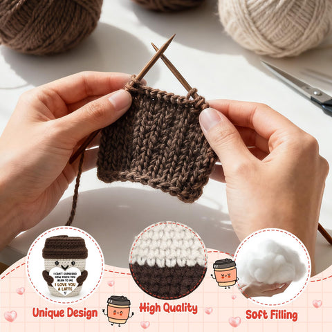 Agantree art Muñeco crochet taza café: encanto suave para escritorio.