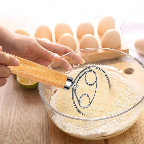 Agttete mango de madera ergonómico para un agarre cómodo durante amasado.