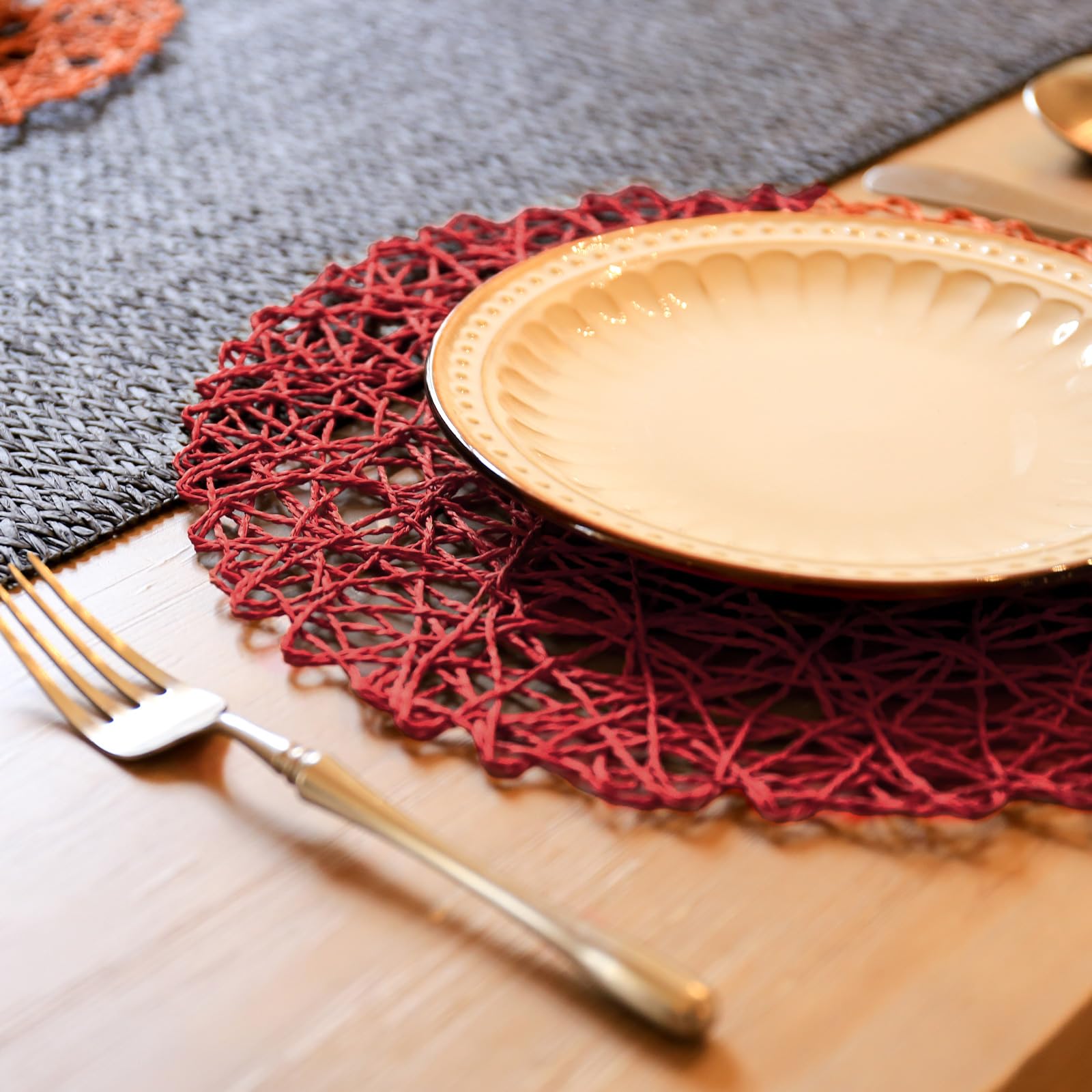Mantel con cuerda trenzada AHHFSMEI, añade textura decorativa a la mesa.