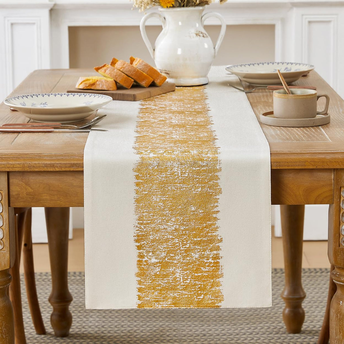 Aiimart mantel metalico oro: vista general para una mesa elegante.