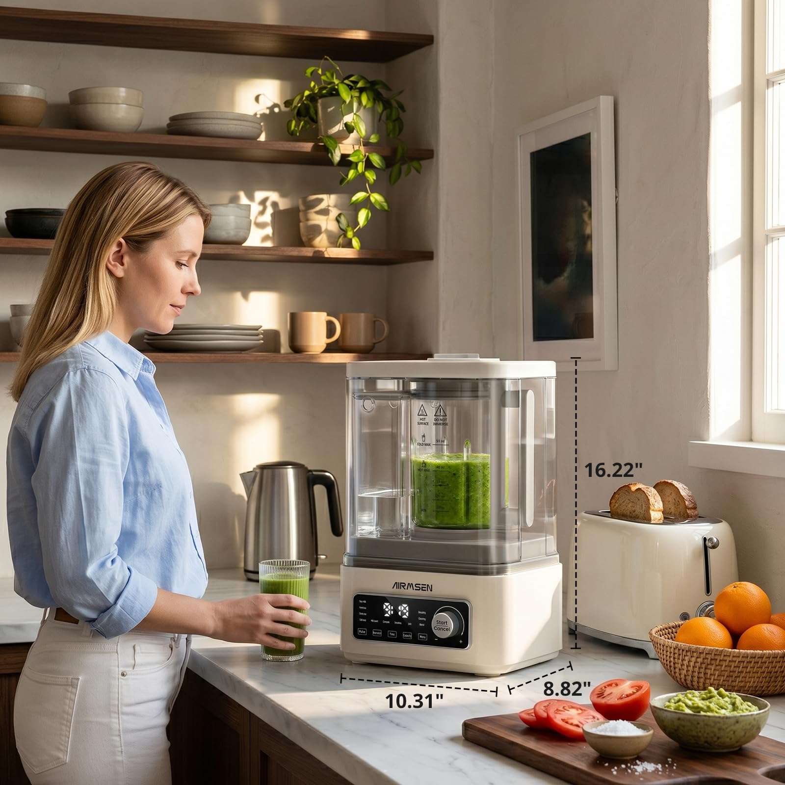 AIRMSEN en encimera junto a taza para comparar tamaño y capacidad
