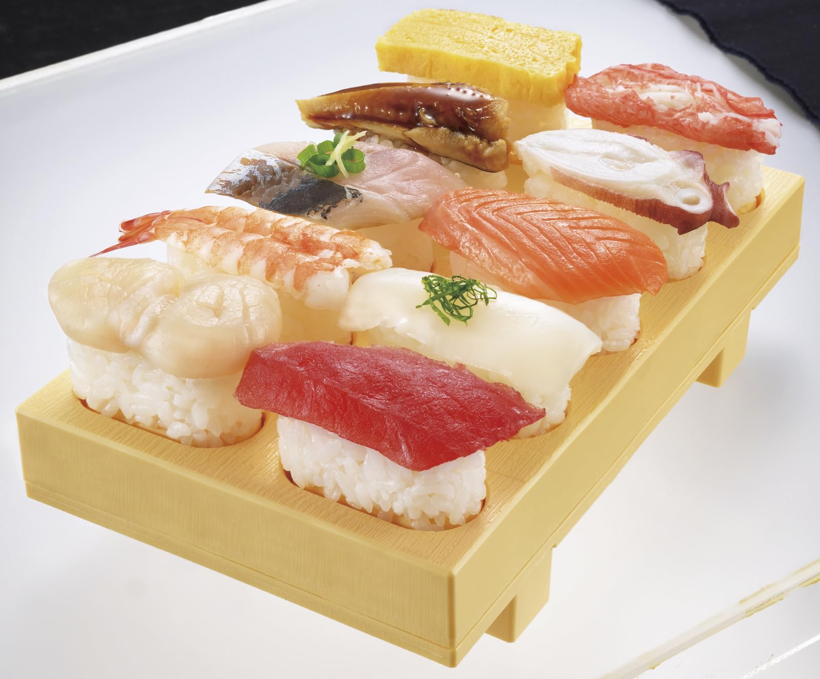 Uso doméstico sencillo con el molde Akebono Sangyo para sushi nigiri.