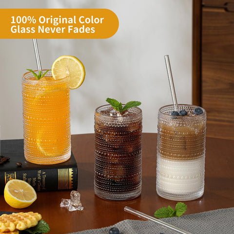 Vaso Akutaa con base transparente y diseño clásico, apto para diferentes estilos.