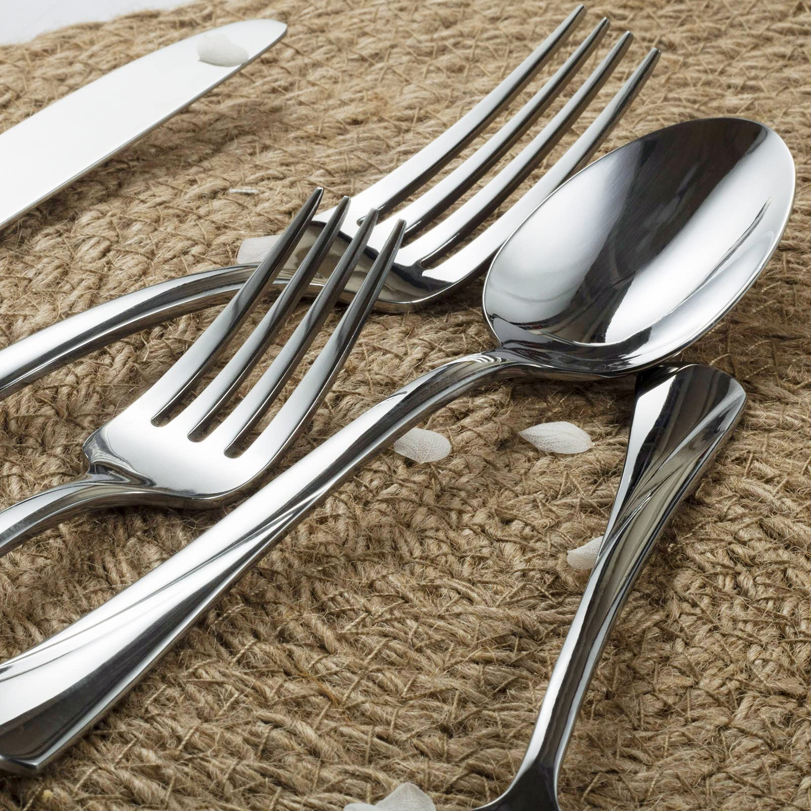 Alata Alice cuchara de cena, acabado espejo, balance cómodo.