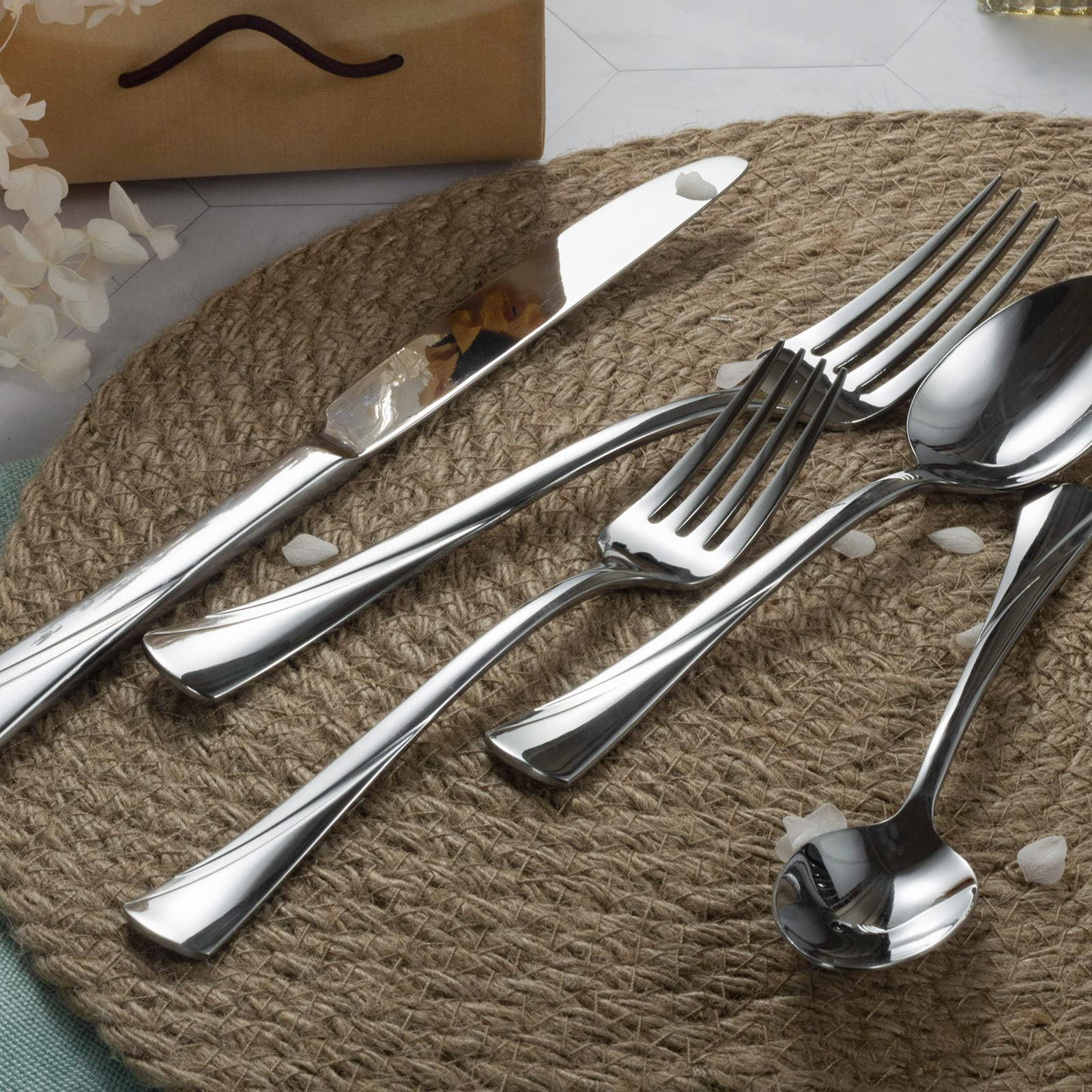 Alata Alice tenedor de cena, acabado espejo, diseño moderno.