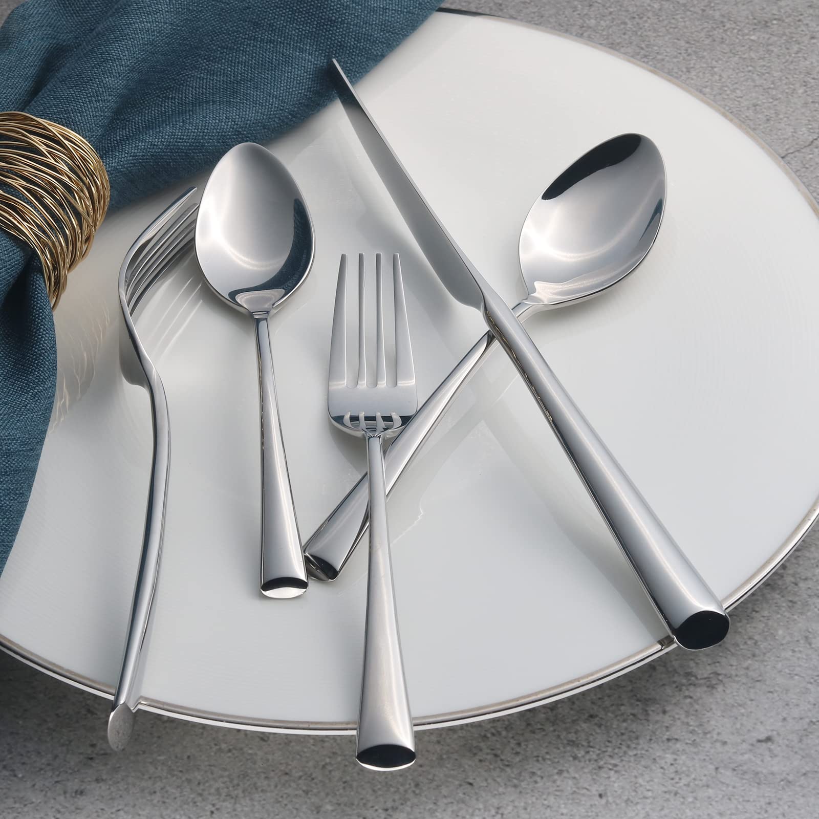 Alata Bailey: cuchillo de cena en acabado espejo, duradero y elegante.