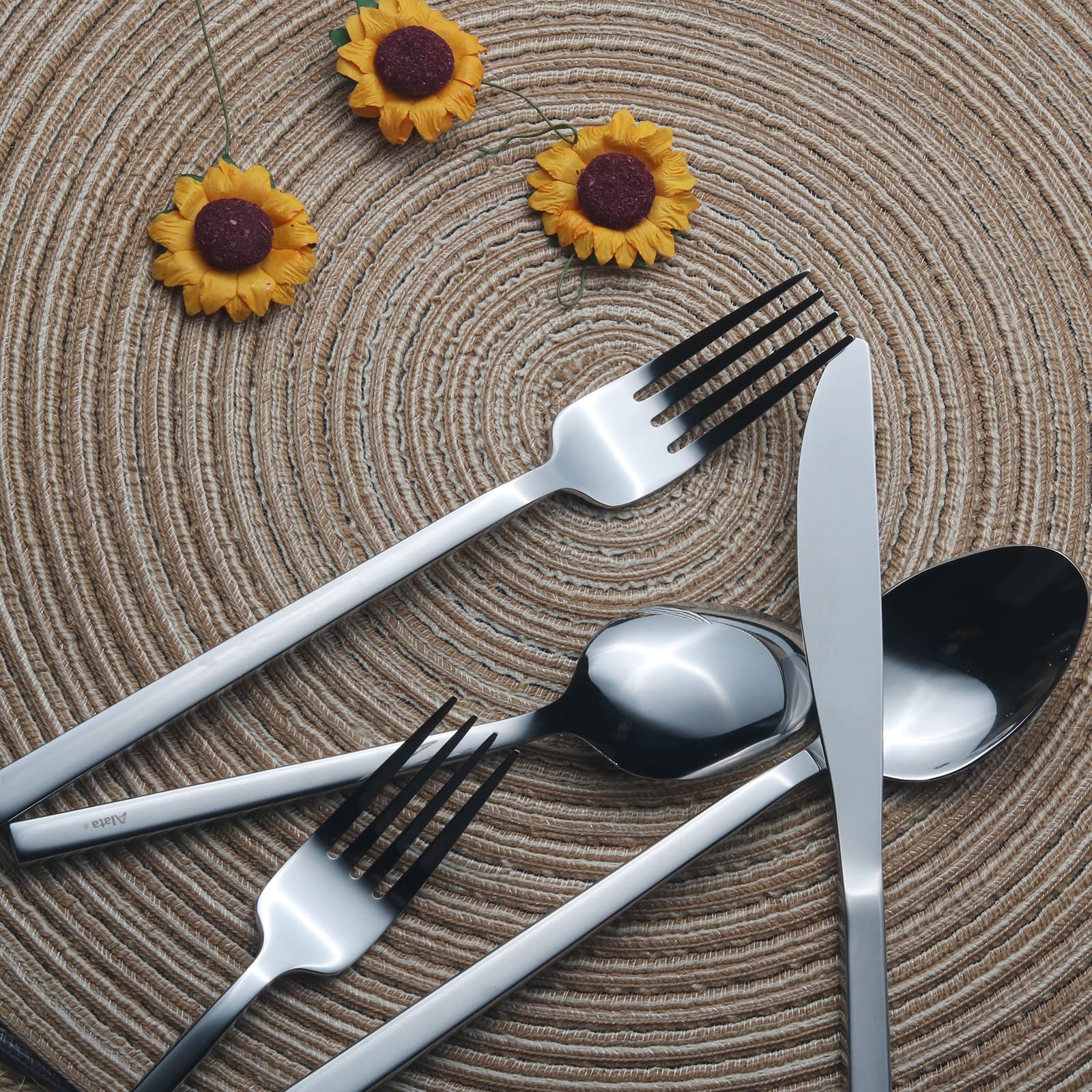 Conjunto Alata Cube apto para lavavajillas, fácil limpieza tras comidas.