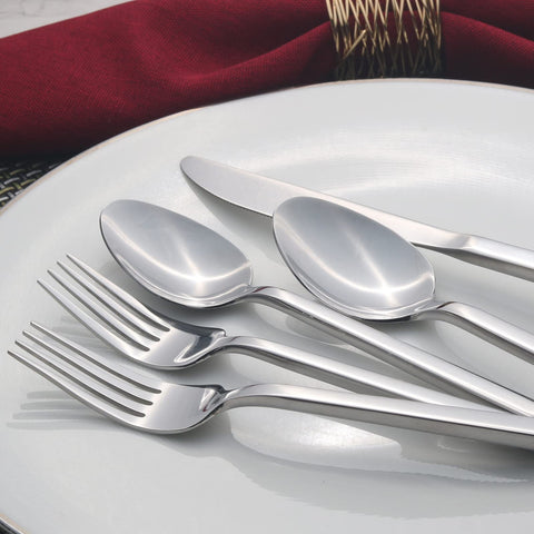 Cucharas de cena Alata Cube, acero inoxidable con acabado espejo, diseño elegante.