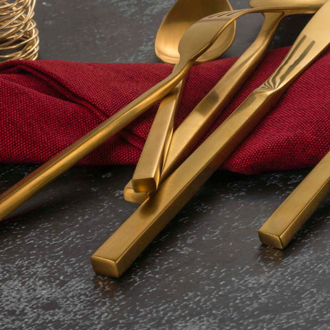 Alata Cube Gold: set para 4 comensales, perfecto para cenas