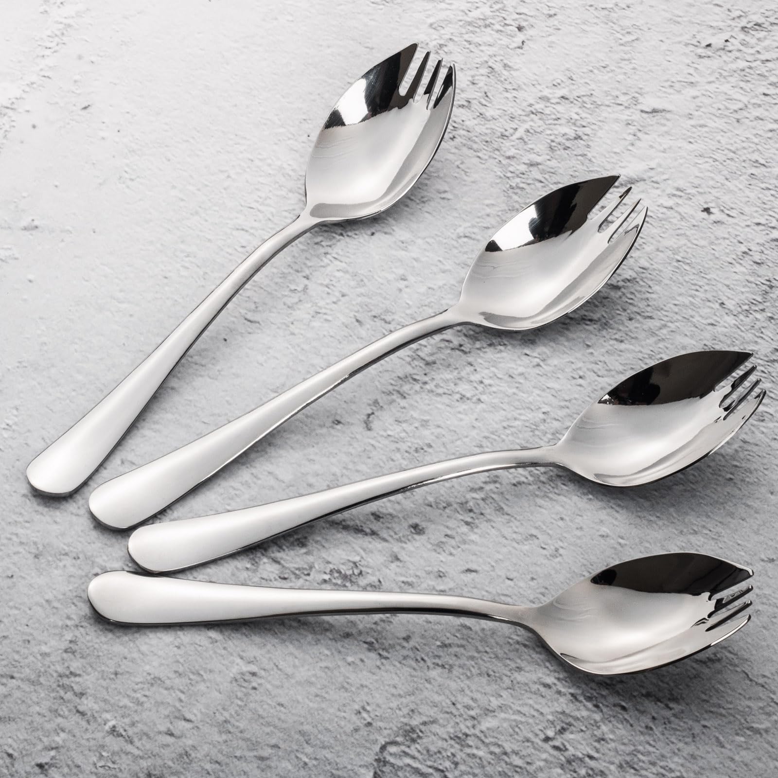 Alata tenedores-cucharas combinando funciones para sopas, ensaladas y postres.
