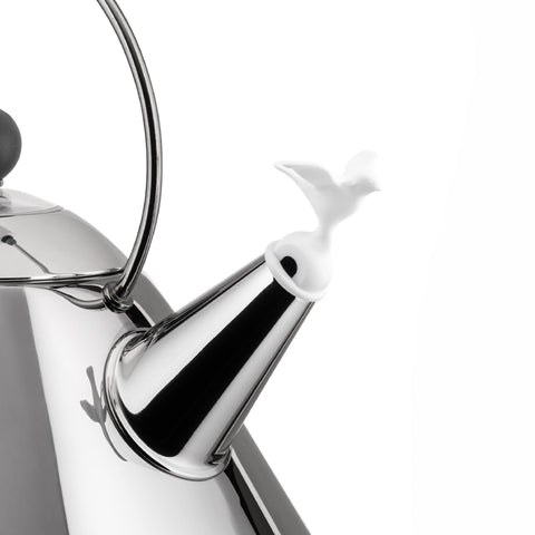 Alessi 9093 W, silbato con forma de ave para notificar el hervido.
