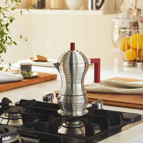 Alessi Pulcina: acabado rojo brillante añade estilo a la cocina.
