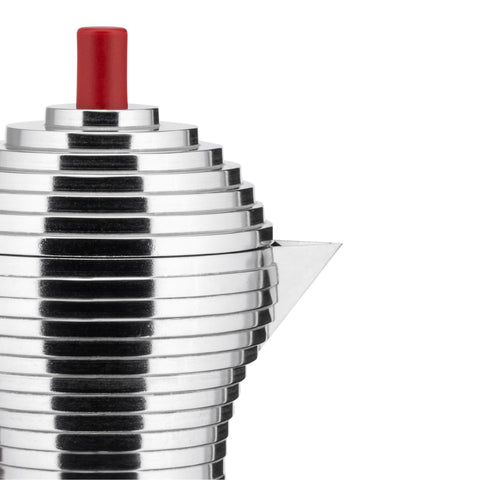 Alessi Pulcina: cuerpo de aluminio fundido para durabilidad y calentamiento uniforme.