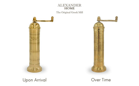 Alexander Home Acabado bronce elegante aporta lujo sobrio a la cocina.