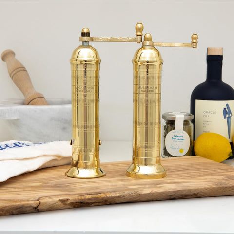 Alexander Home mango guardado dentro del molino para ensamblaje y limpieza fácil