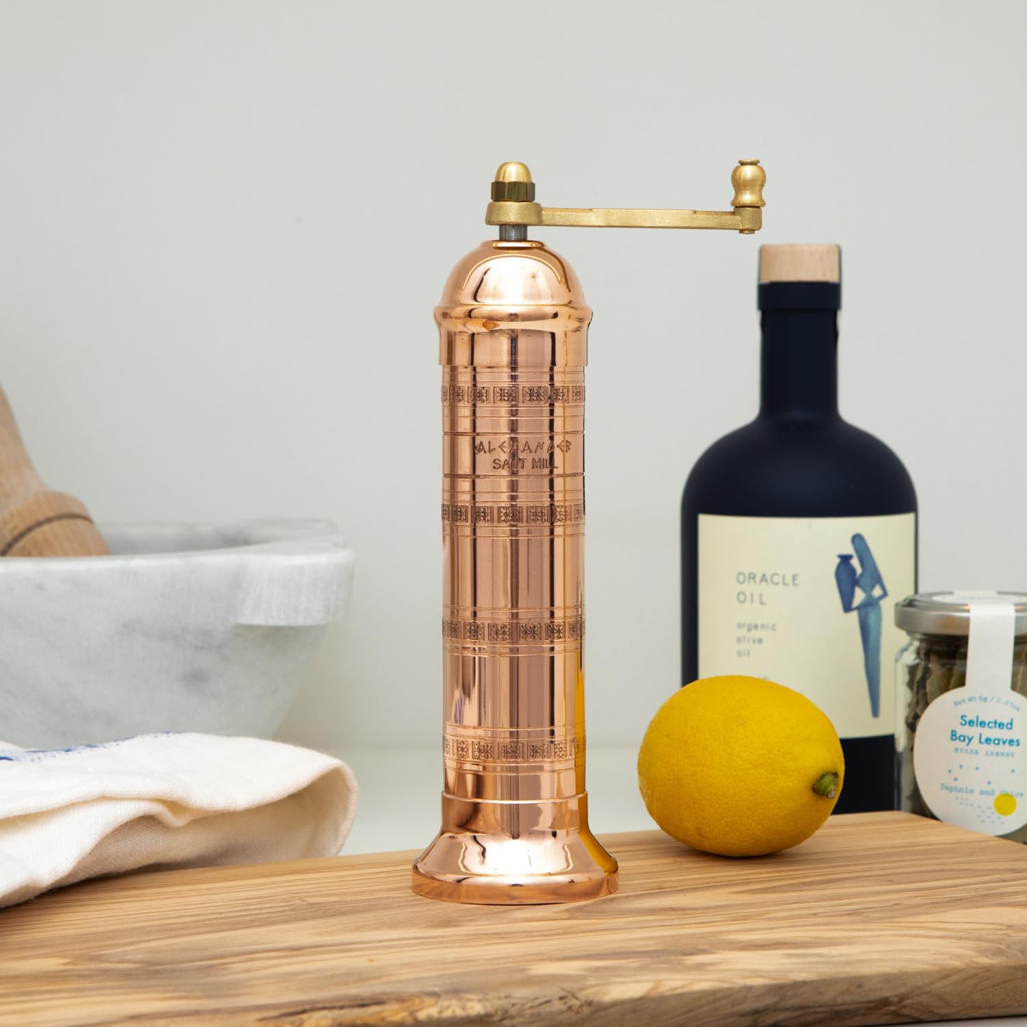 Alexander Home acabado cobre con detalle brillante para uso diario en la mesa