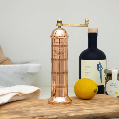 Alexander Home acabado cobre con detalle brillante para uso diario en la mesa