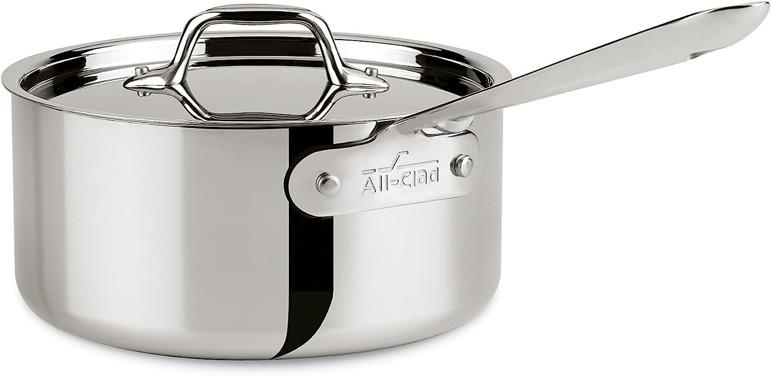 All-Clad cazo acero inoxidable, base grabada, apto para inducción y rápida identificación de capacidad.