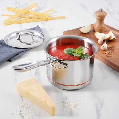 All-Clad Copper Core: interior de acero inoxidable antiadherente para limpiado sencillo.