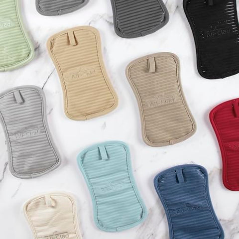 All-Clad colores variados, combinan con cualquier estilo de cocina.