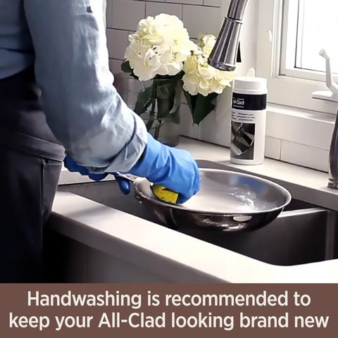 All-Clad Copper Core sartén 10 pulgadas, limpieza a mano para mantener brillo y rendimiento.