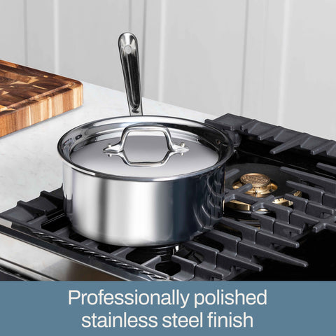 All-Clad D3 cazo con interior 3ply distribuye el calor de forma uniforme.